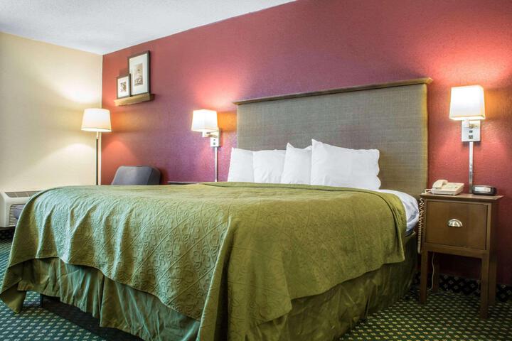 1 King Bed (2 of 6)
