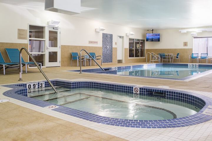 Swimming pool at Towneplace Suites by Marriott Red Deer