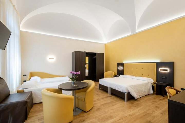 Room 47 of 90