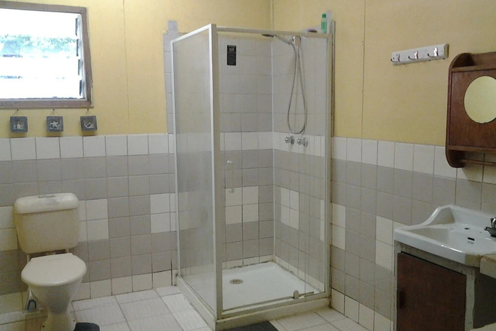 Room 4 of 9