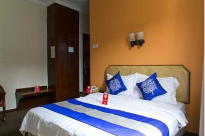 Room 6 of 19
