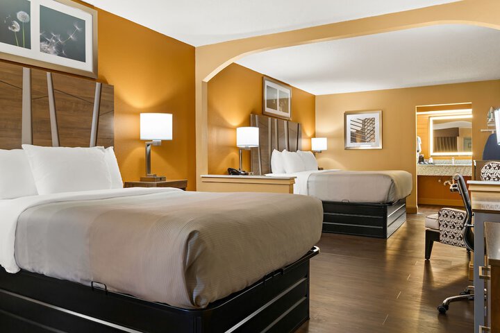 1 King Bed (5 of 30)