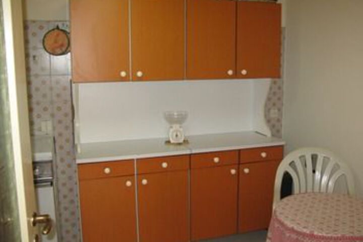 Room 13 of 18