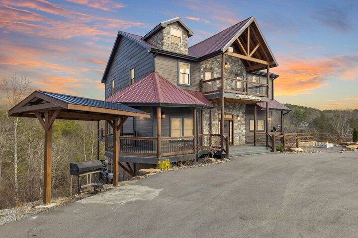 Grand Splash Lodge 6 Bedroom Cabin in Sevierville, TN