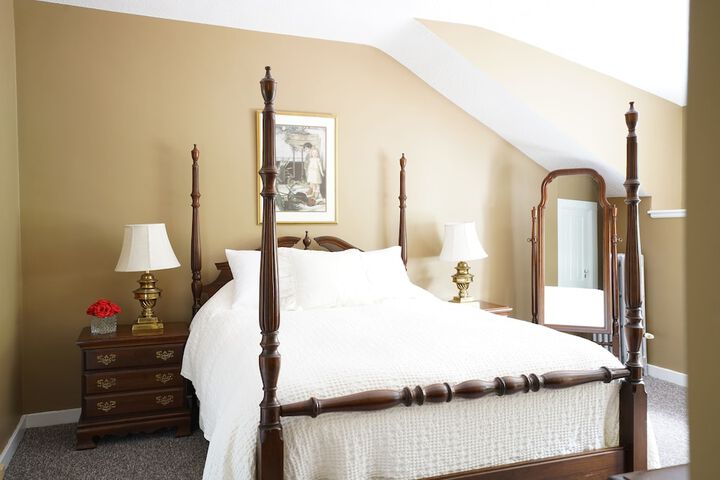 Room 4 of 20