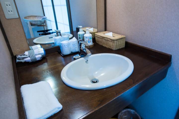 Room 21 of 49