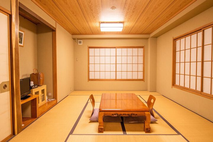 Room 15 of 77