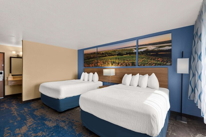 1 Queen Bed (10 of 29)