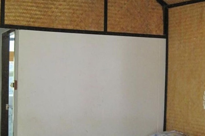 Room 13 of 36