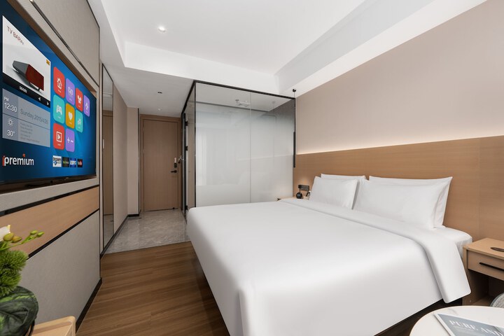 Room 5 of 61