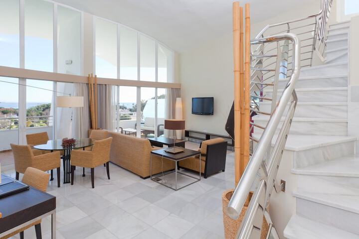 Room 35 of 174