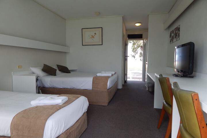 Room 4 of 38