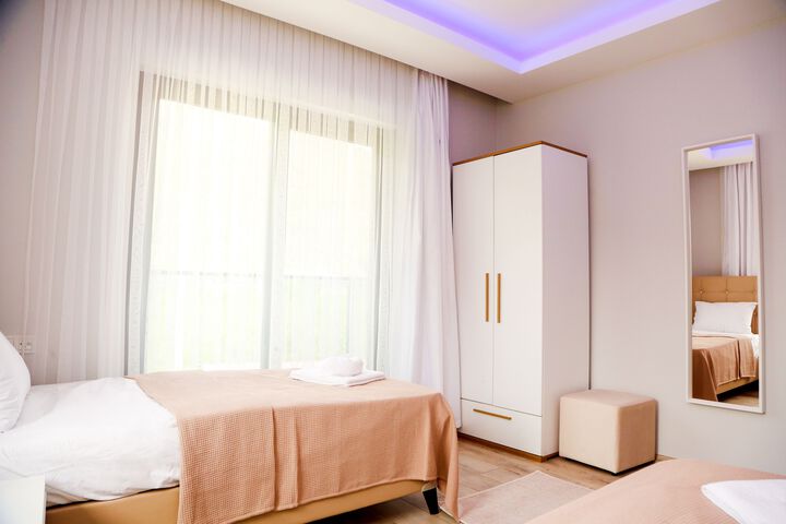 Room 3 of 33