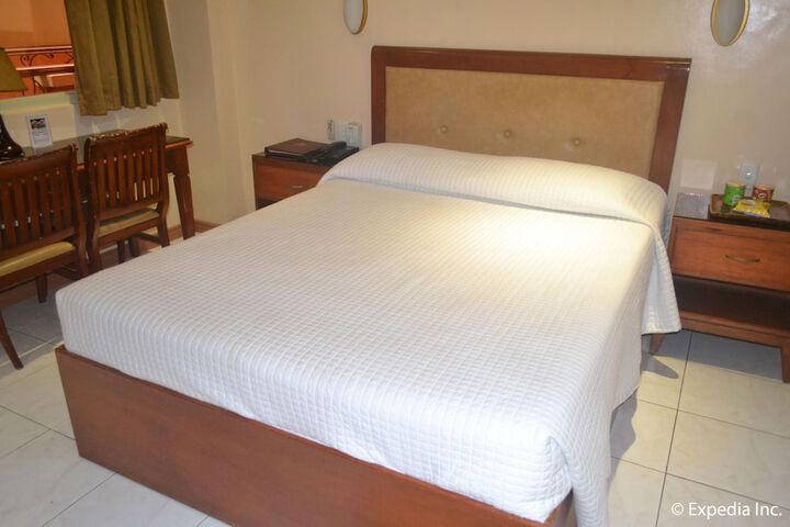 Room 18 of 102