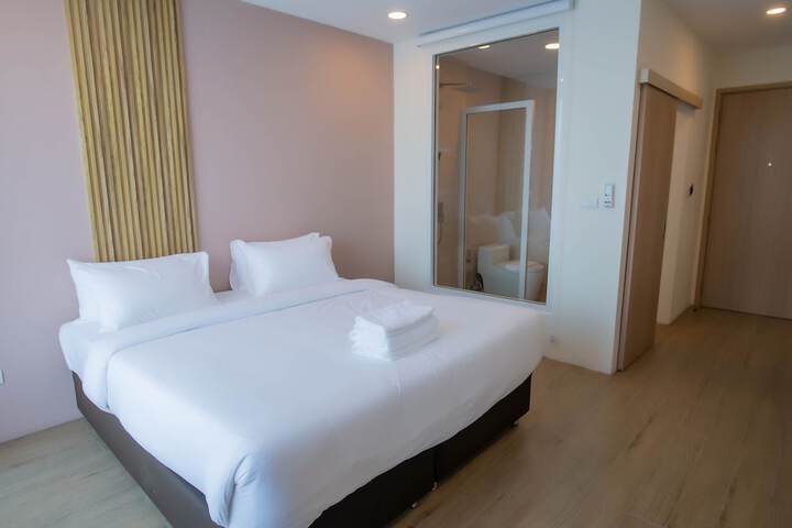 Room 4 of 27