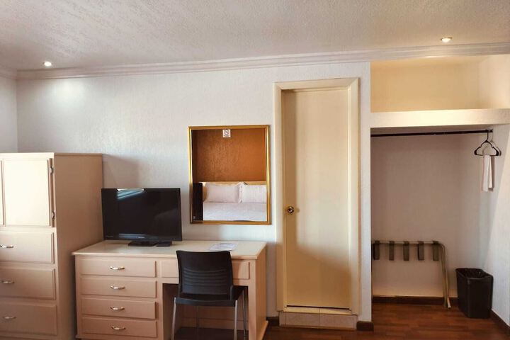 Room 11 of 34