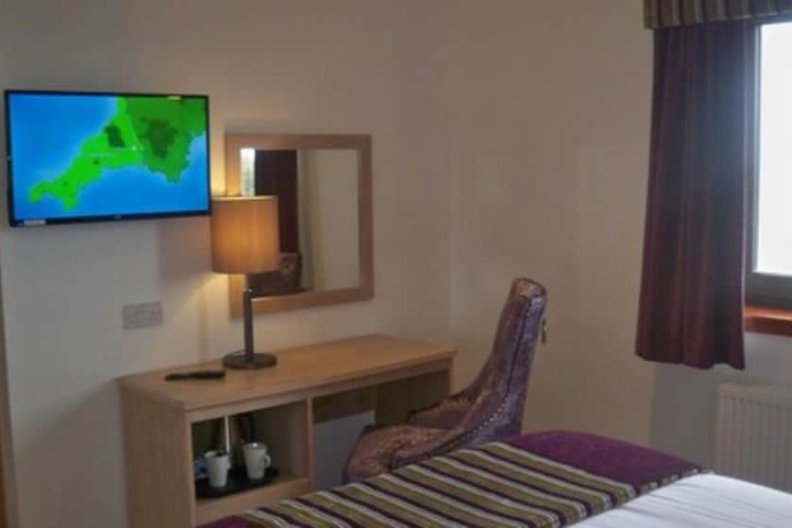 Room 5 of 20