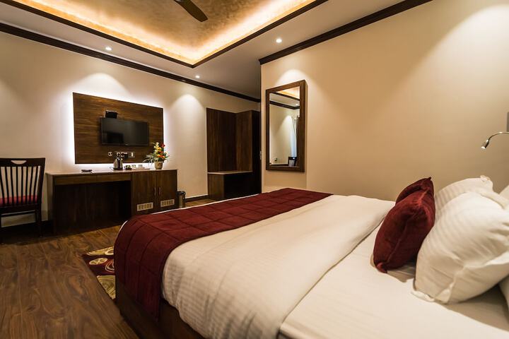 Room 14 of 80