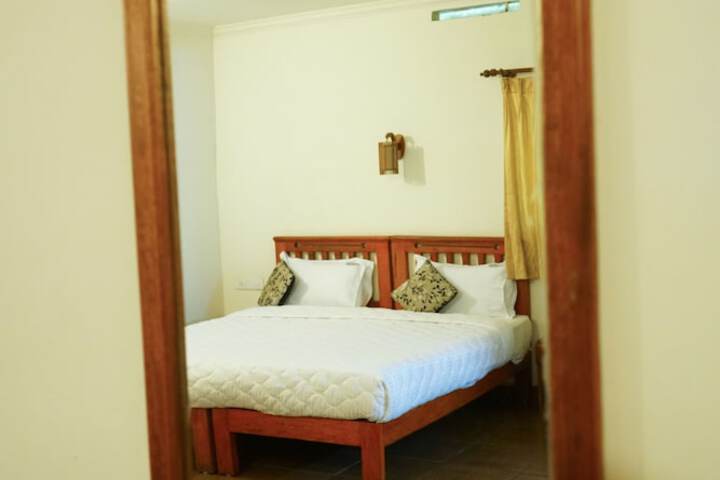 Room 6 of 28