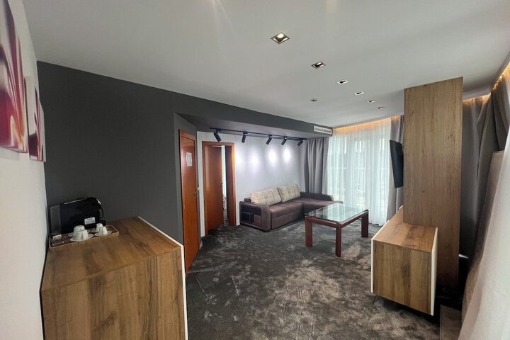 Room 18 of 85