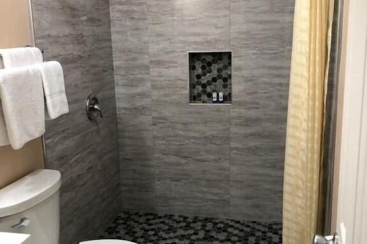 Room 4 of 17