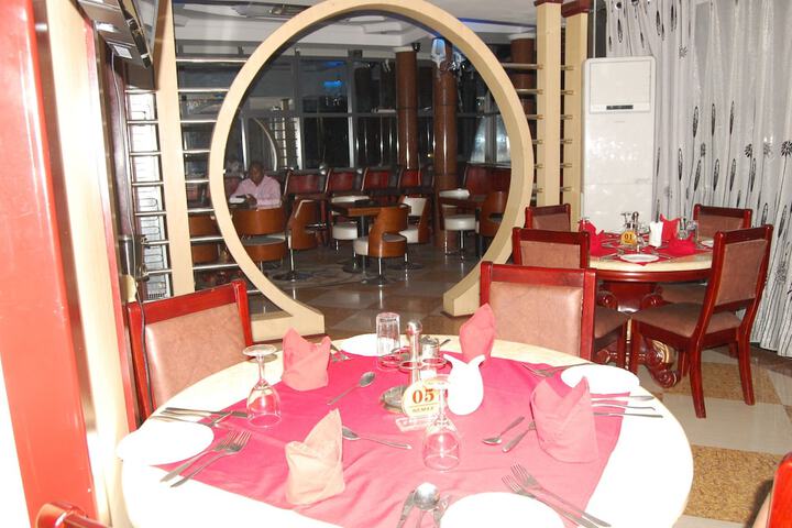 Dining 14 of 27