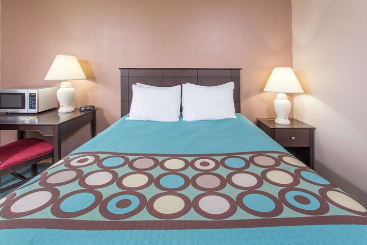 1 King Bed (8 of 11)