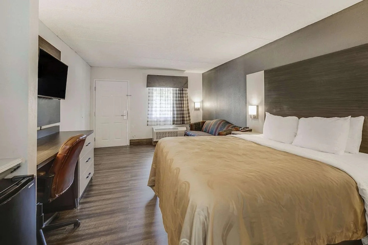 Room 3 of 7