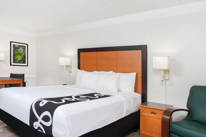 1 King Bed (7 of 7)