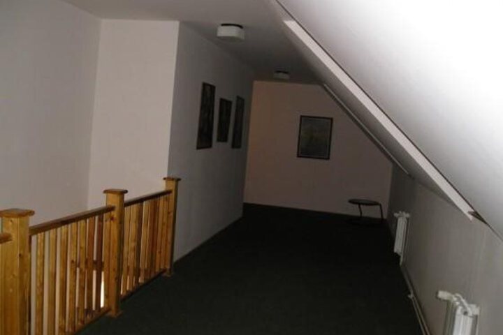 Room 9 of 14