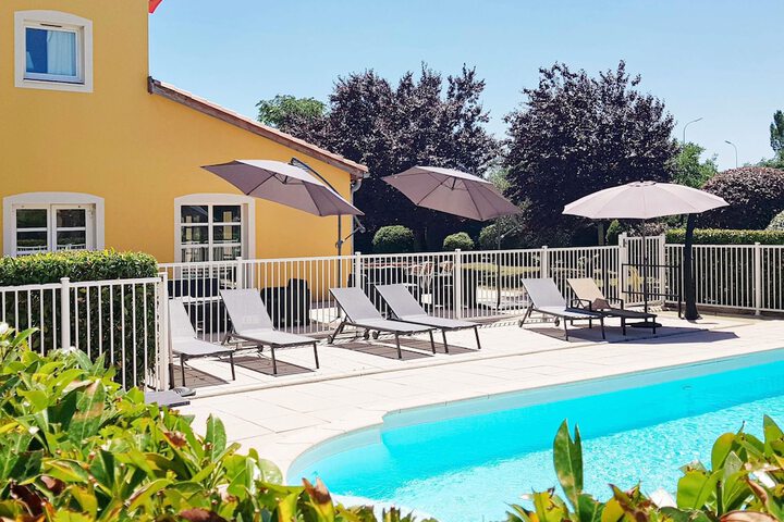 Pool Hotel