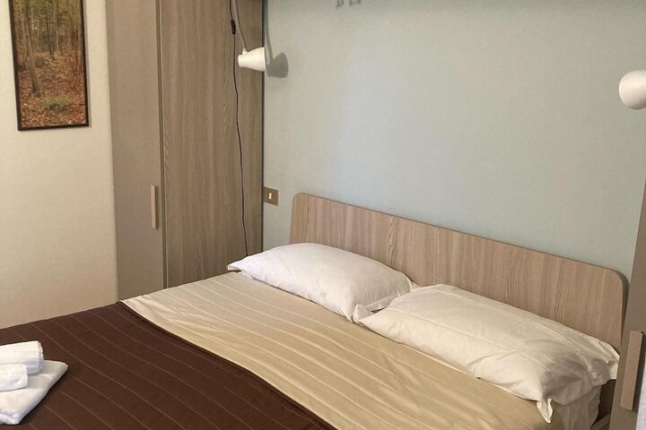 Room 17 of 24
