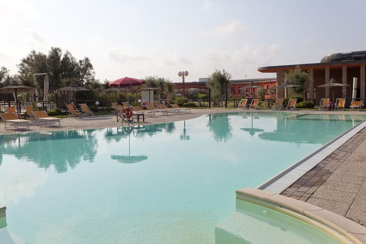 Hotel Pool