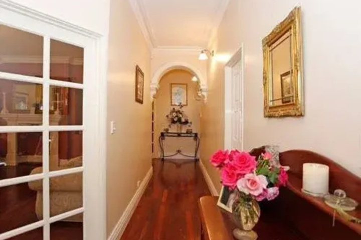 Room 4 of 6