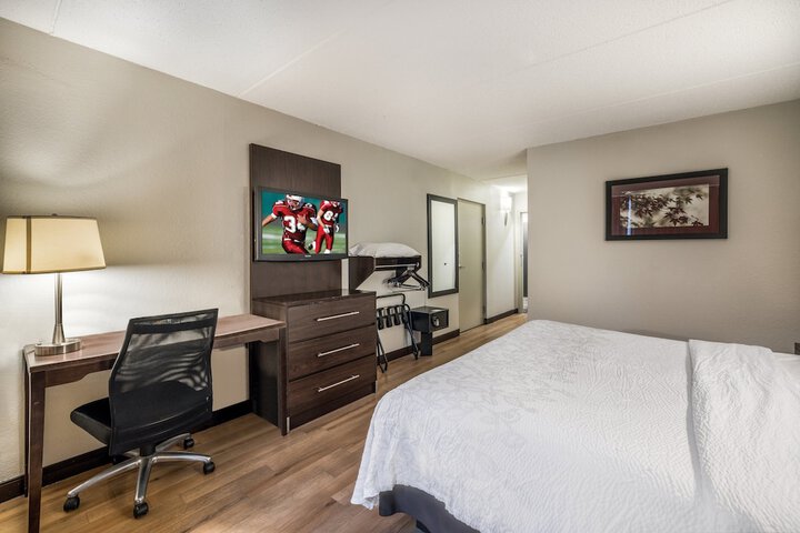 Premium King Bed (14 of 25)