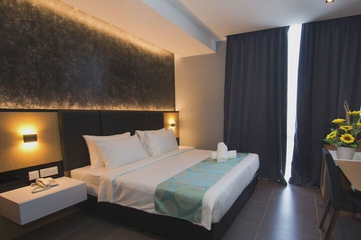 Room 12 of 34