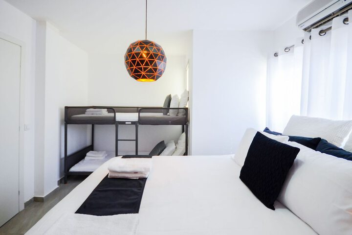 Room 3 of 43