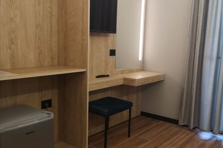 Room 27 of 85