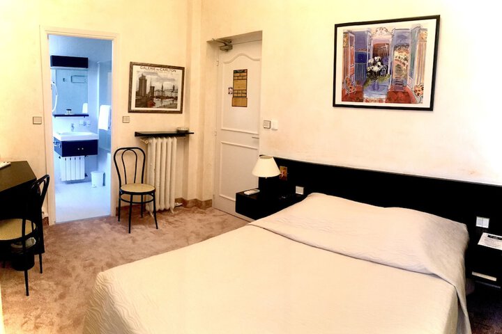 Room 8 of 62
