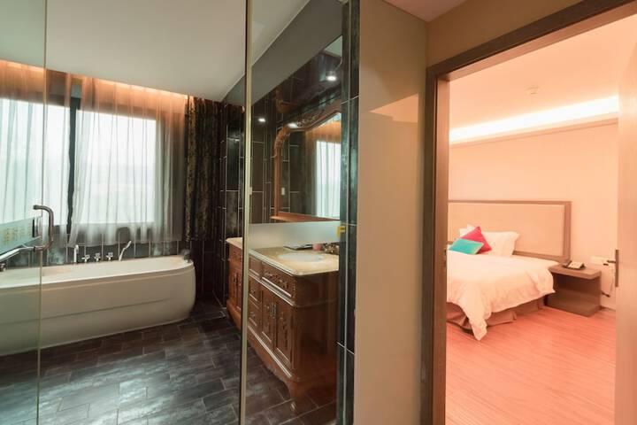 Room 16 of 24