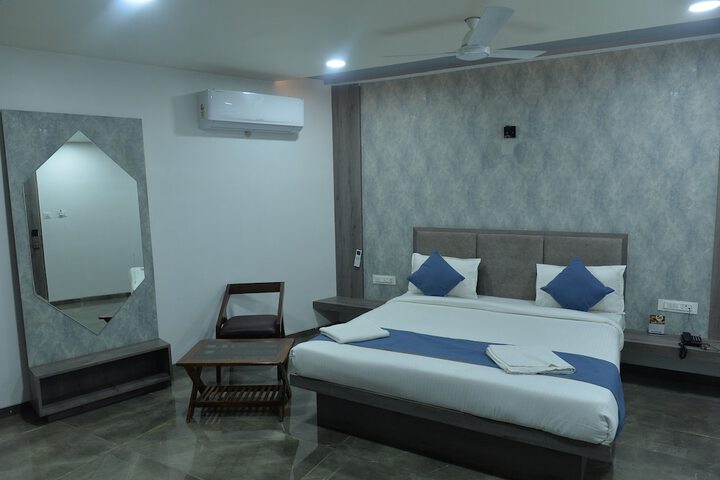Room 5 of 32
