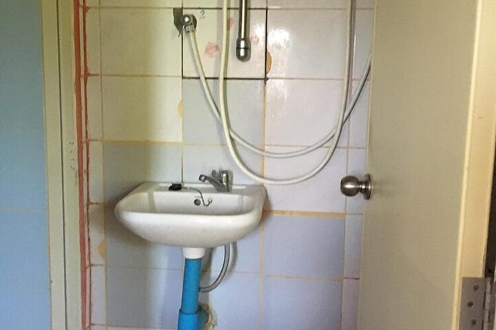 Room 9 of 30