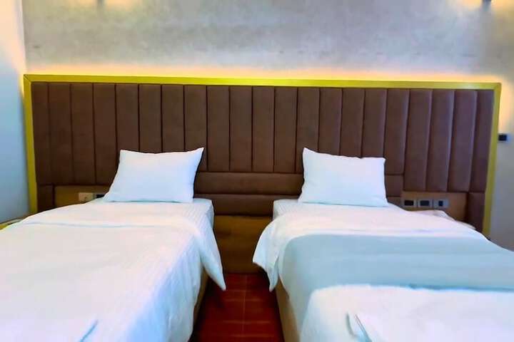 Room 3 of 8