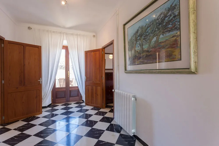 Room 6 of 25
