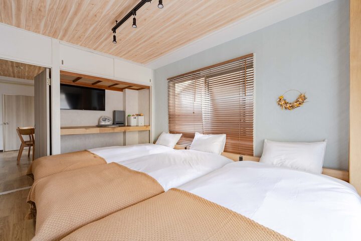 Room 10 of 80