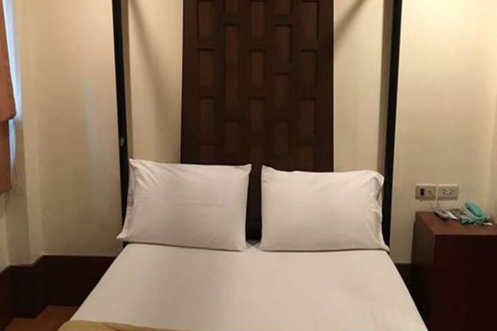 Room 4 of 10