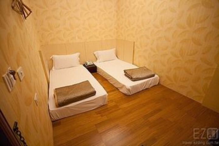 Room 3 of 27