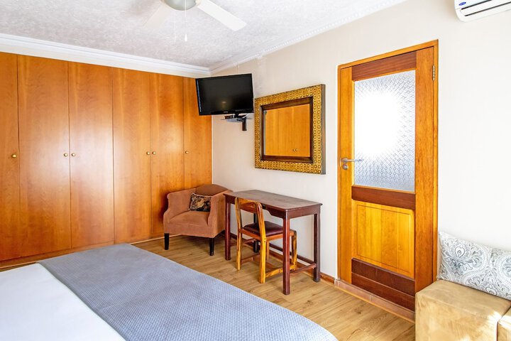 Room 9 of 76