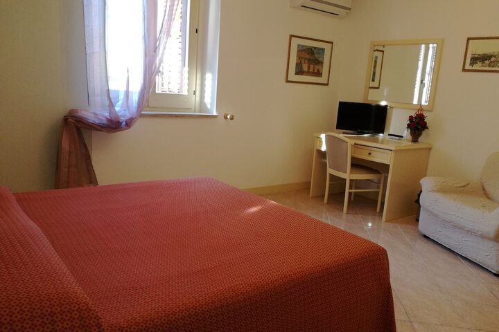 Room 6 of 20