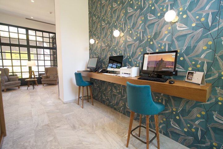 Business Center 56 of 64